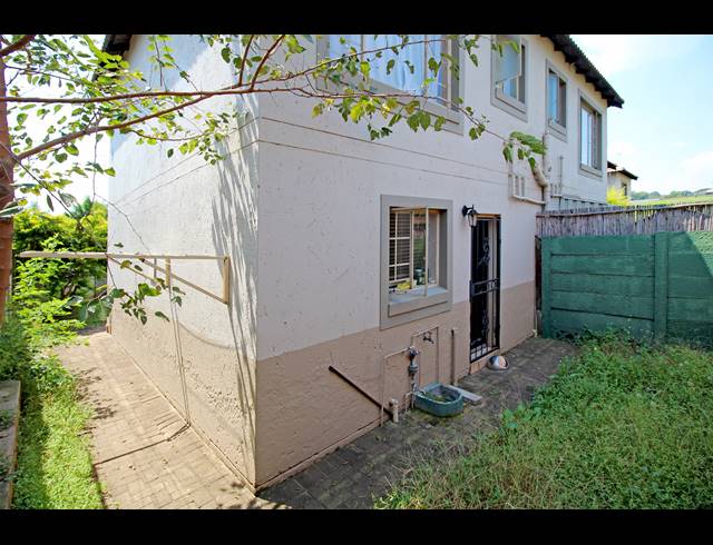 2 BEDROOM TOWNHOUSE FOR SALE IN NORTH RIDING